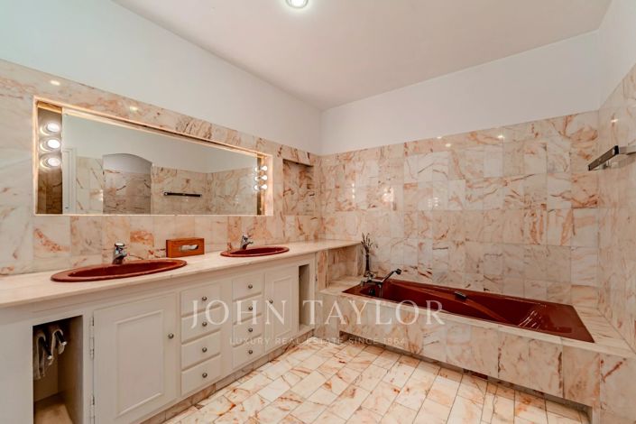 Image No.16-5 Bed House for sale