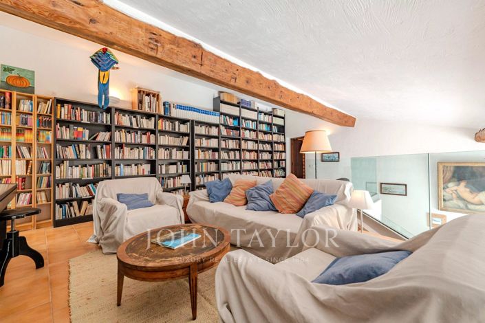 Image No.17-5 Bed House for sale