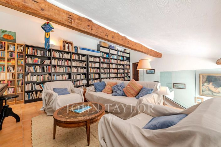 Image No.17-5 Bed House for sale