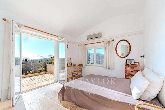 Image No.19-5 Bed House for sale