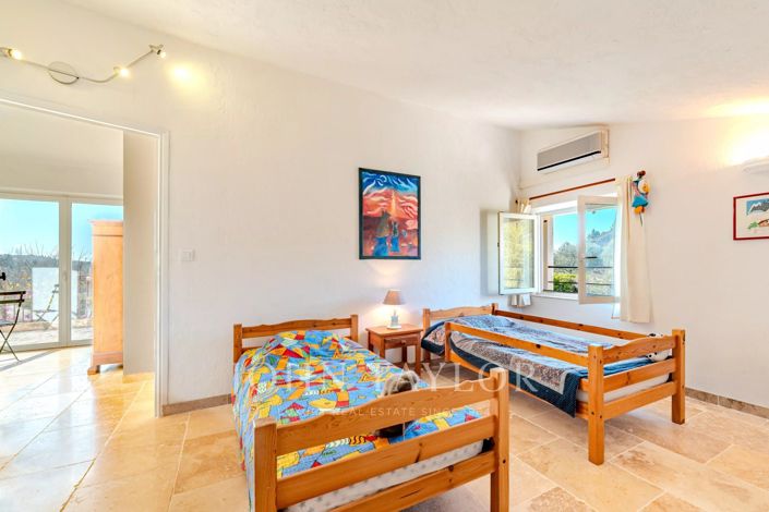 Image No.20-5 Bed House for sale