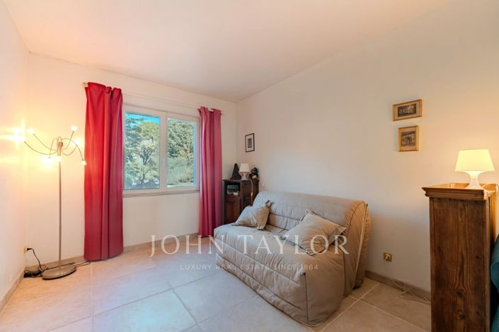 Image No.23-5 Bed House for sale