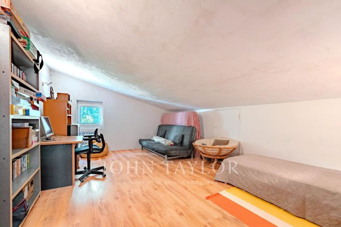 Image No.28-5 Bed House for sale