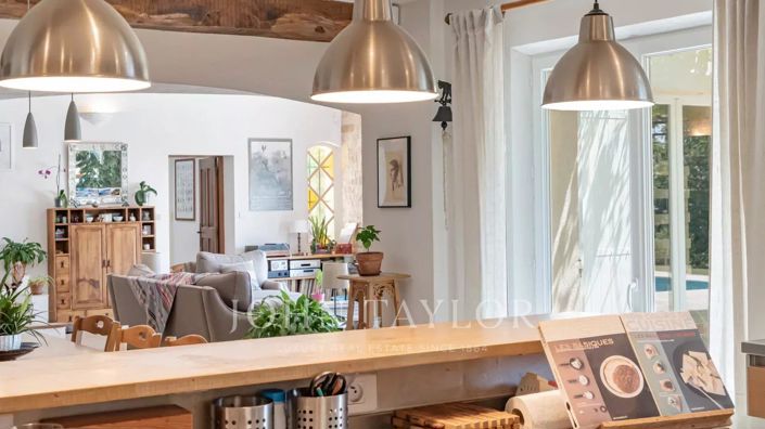 Image No.7-5 Bed House for sale