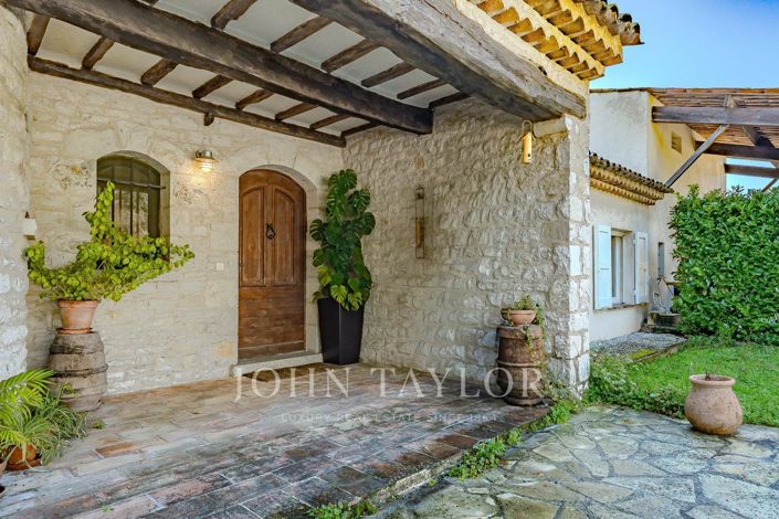 Image No.8-5 Bed House for sale