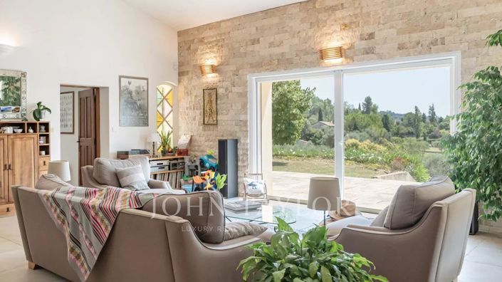 Image No.9-5 Bed House for sale