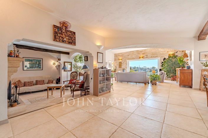 Image No.9-5 Bed House for sale