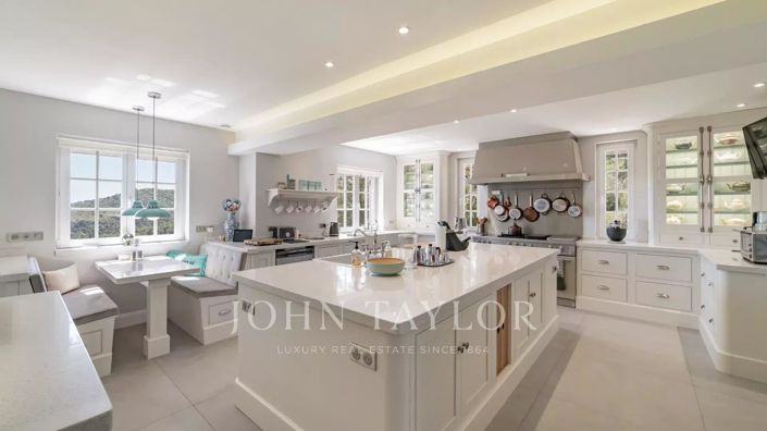 Image No.6-4 Bed House for sale