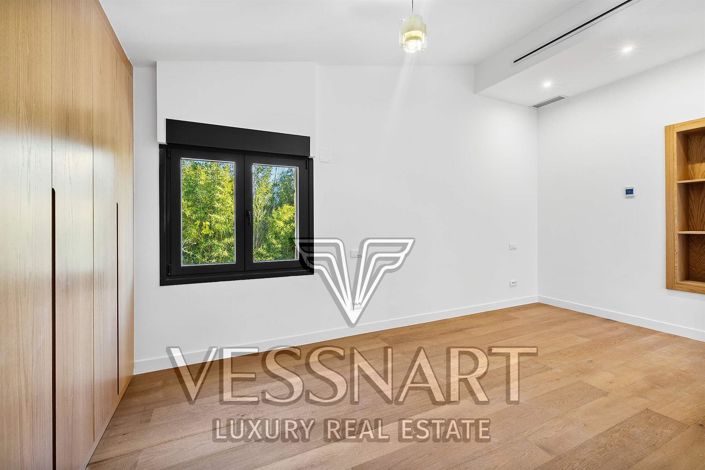 Image No.4-5 Bed House for sale