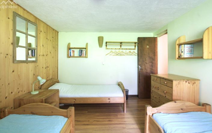 Image No.7-7 Bed House for sale