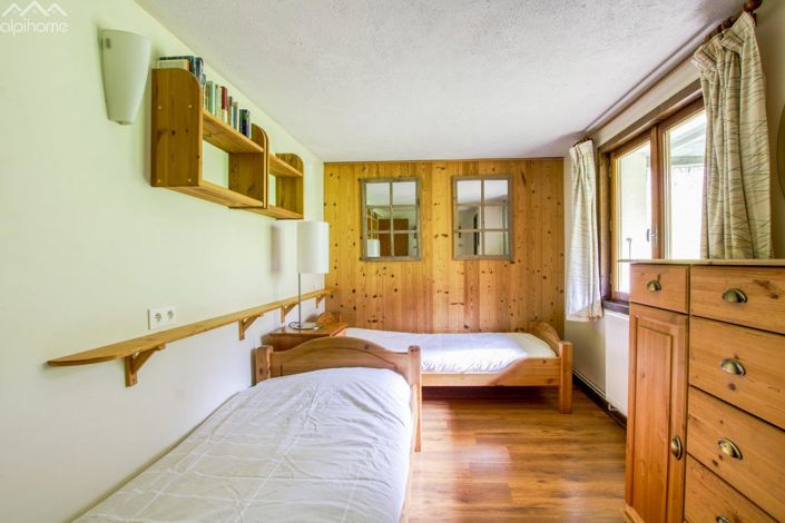 Image No.8-7 Bed House for sale