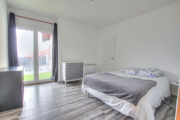 Image No.7-6 Bed House for sale