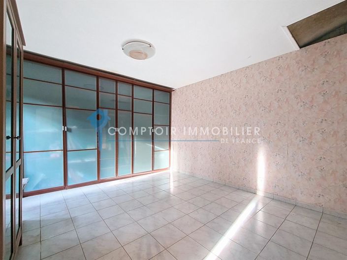 Image No.16-5 Bed House for sale