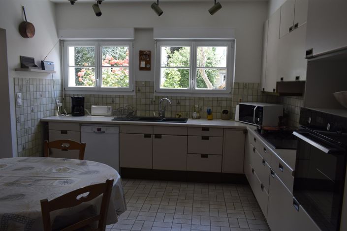 Image No.8-5 Bed House for sale