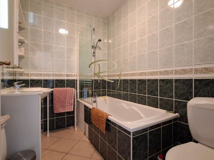 Image No.9-4 Bed House for sale