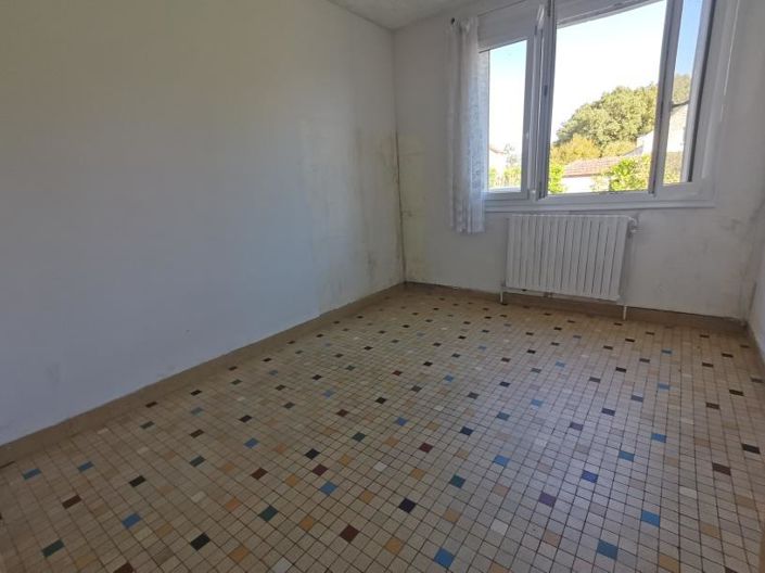 Image No.10-3 Bed House for sale