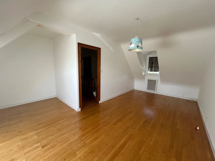 Image No.10-4 Bed House for sale