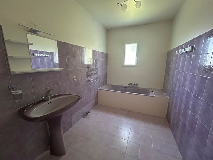 Image No.12-4 Bed House for sale