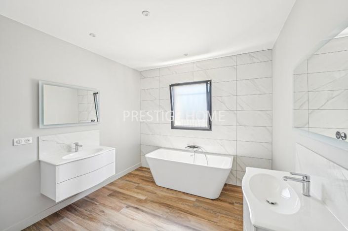 Image No.11-5 Bed House for sale