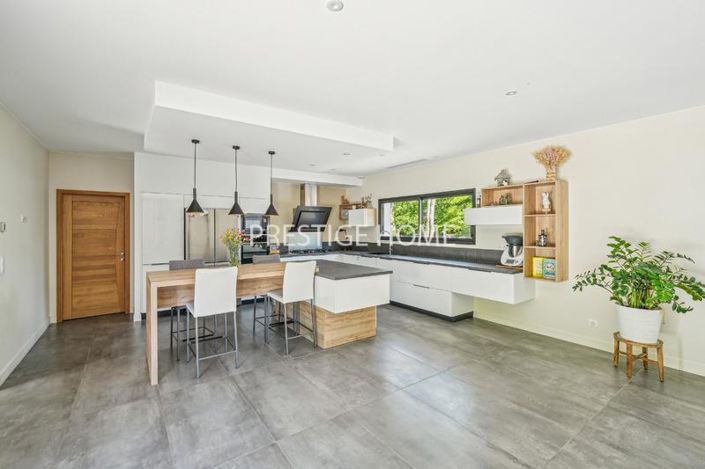 Image No.4-5 Bed House for sale