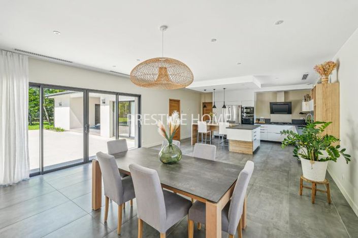 Image No.5-5 Bed House for sale