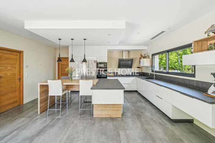 Image No.6-5 Bed House for sale