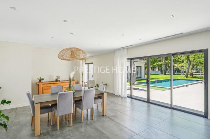 Image No.7-5 Bed House for sale