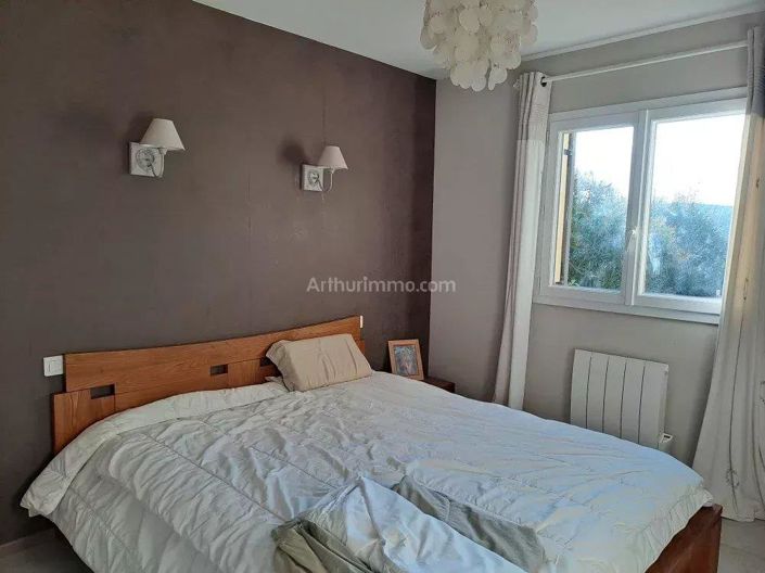 Image No.10-3 Bed House for sale