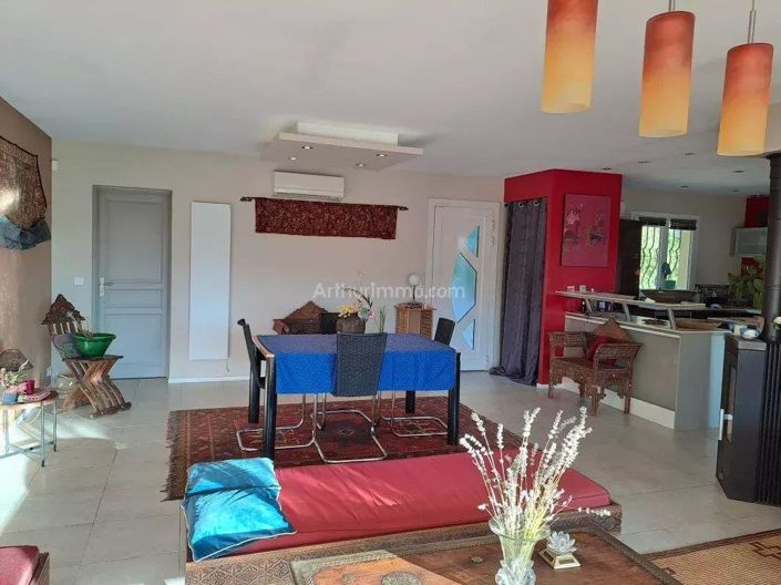 Image No.6-3 Bed House for sale