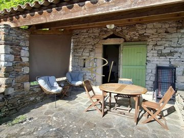 1 - Les Vans, Maison