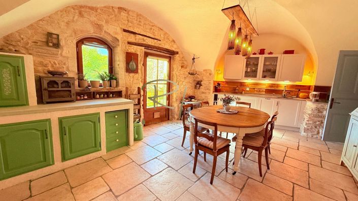 Image No.8-5 Bed House for sale