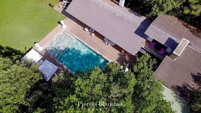 Image No.10-9 Bed Property for sale