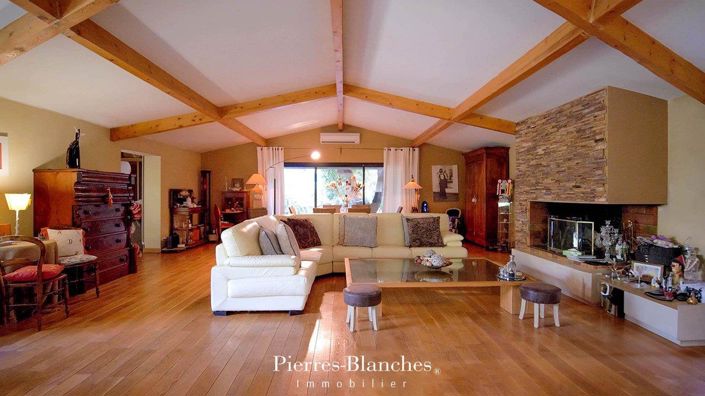 Image No.3-9 Bed Property for sale