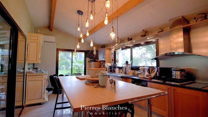 Image No.4-9 Bed Property for sale