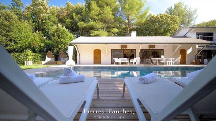 Image No.5-9 Bed Property for sale