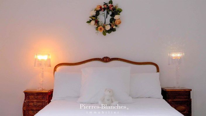 Image No.6-9 Bed Property for sale