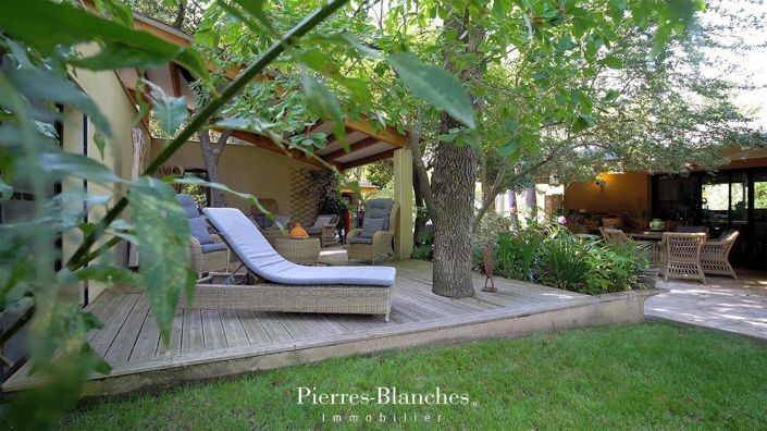 Image No.8-9 Bed Property for sale