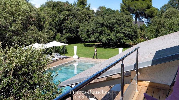 Image No.9-9 Bed Property for sale