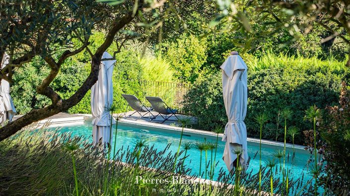 Image No.6-10 Bed House for sale