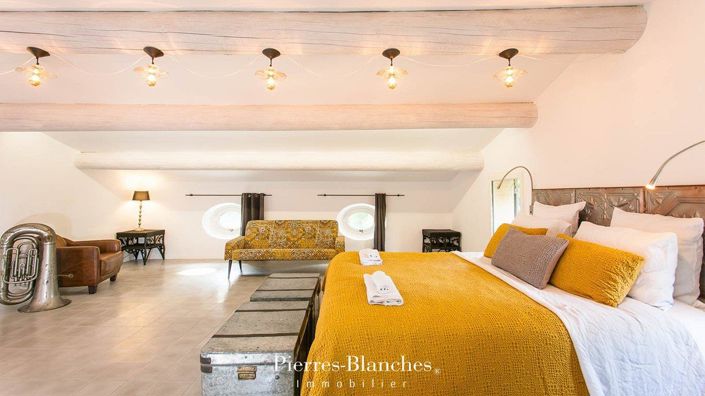 Image No.7-10 Bed House for sale