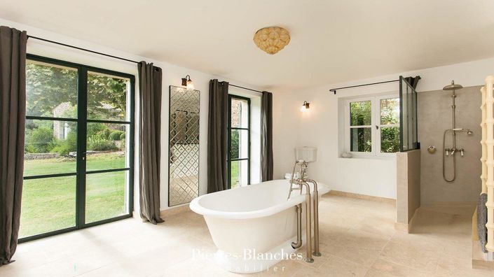 Image No.8-10 Bed House for sale