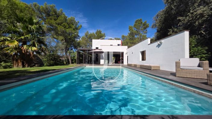 Image No.1-4 Bed House for sale