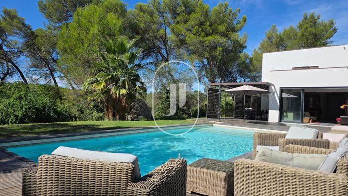 Image No.2-4 Bed House for sale