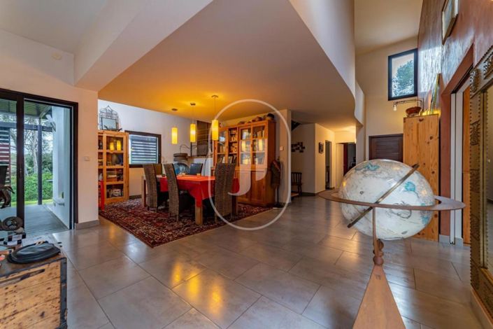 Image No.6-4 Bed House for sale