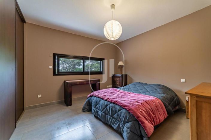 Image No.7-4 Bed House for sale