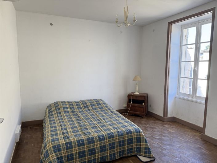 Image No.11-3 Bed House for sale