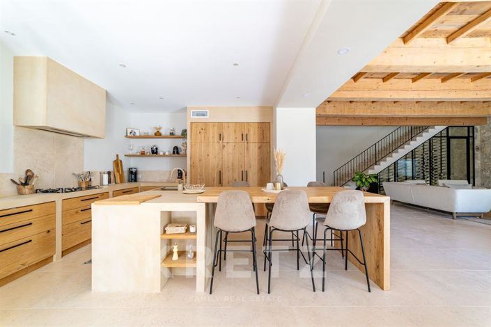 Image No.5-5 Bed House for sale