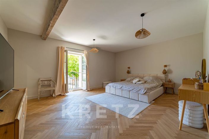 Image No.8-5 Bed House for sale