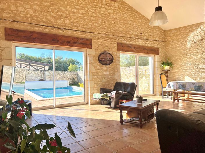 Image No.5-8 Bed House for sale