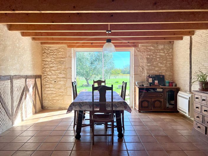 Image No.8-8 Bed House for sale